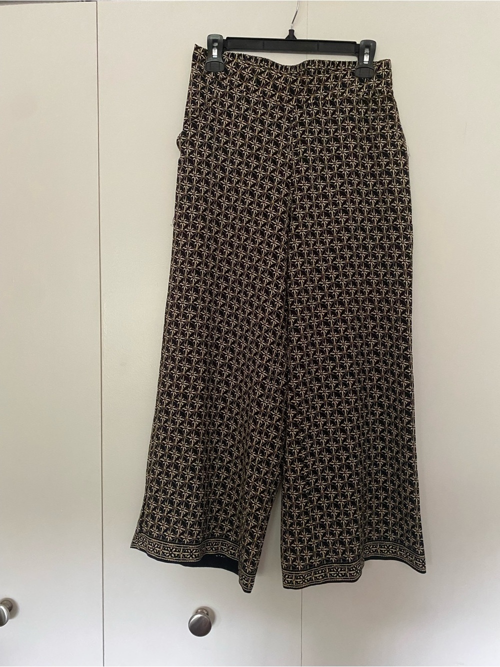 Max Studio Black and Cream Wide-Leg Printed Pants, size small
